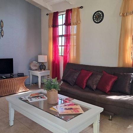 Michand Guest Apartments- Cozy One Or Two Bedroom- 5 Walk Minutes From Airport 10 Mins Drive To Oistins Or Beach Christchurch Exterior foto