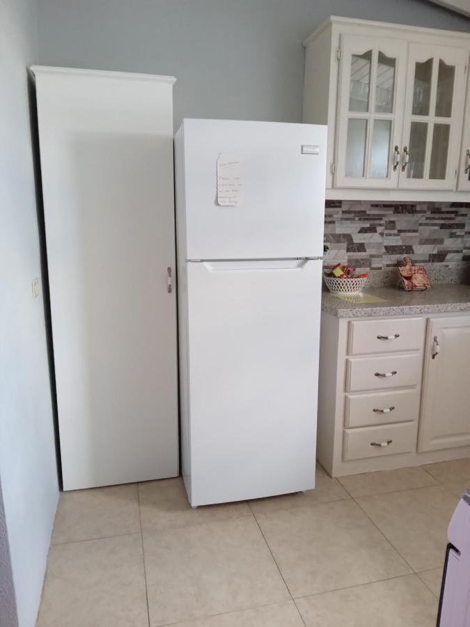 Michand Guest Apartments- Cozy One Or Two Bedroom- 5 Walk Minutes From Airport 10 Mins Drive To Oistins Or Beach Christchurch Exterior foto