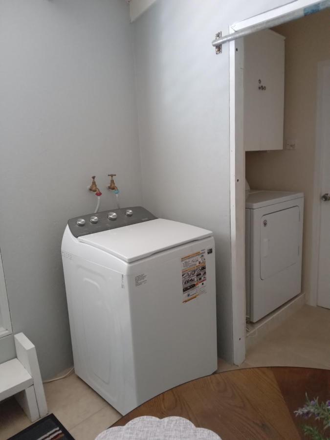 Michand Guest Apartments- Cozy One Or Two Bedroom- 5 Walk Minutes From Airport 10 Mins Drive To Oistins Or Beach Christchurch Exterior foto