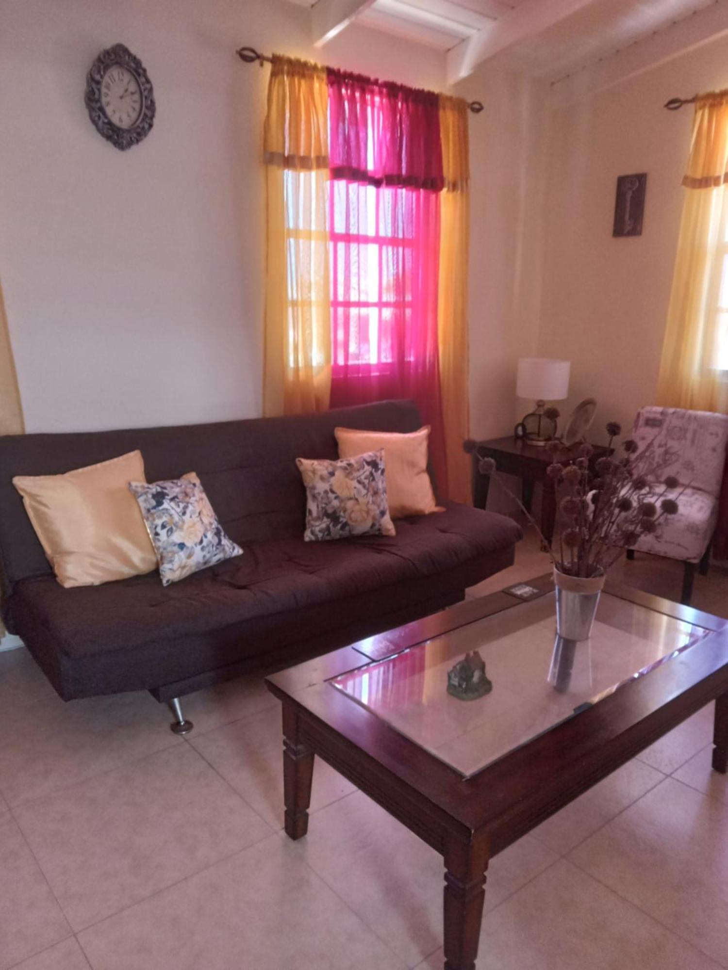 Michand Guest Apartments- Cozy One Or Two Bedroom- 5 Walk Minutes From Airport 10 Mins Drive To Oistins Or Beach Christchurch Exterior foto