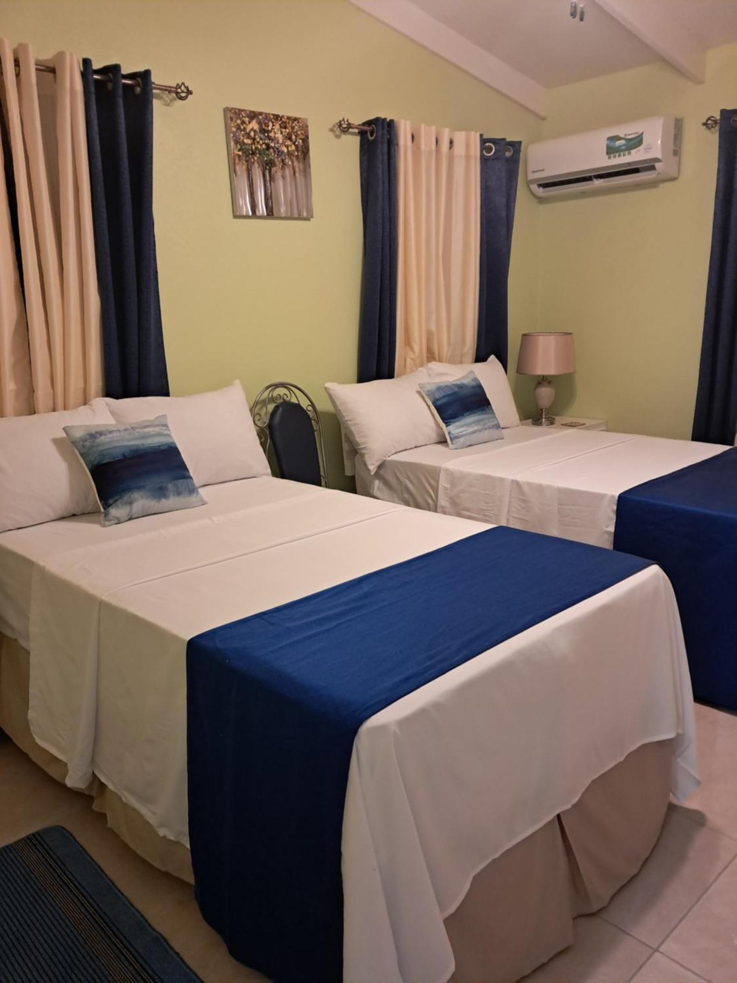 Michand Guest Apartments- Cozy One Or Two Bedroom- 5 Walk Minutes From Airport 10 Mins Drive To Oistins Or Beach Christchurch Exterior foto