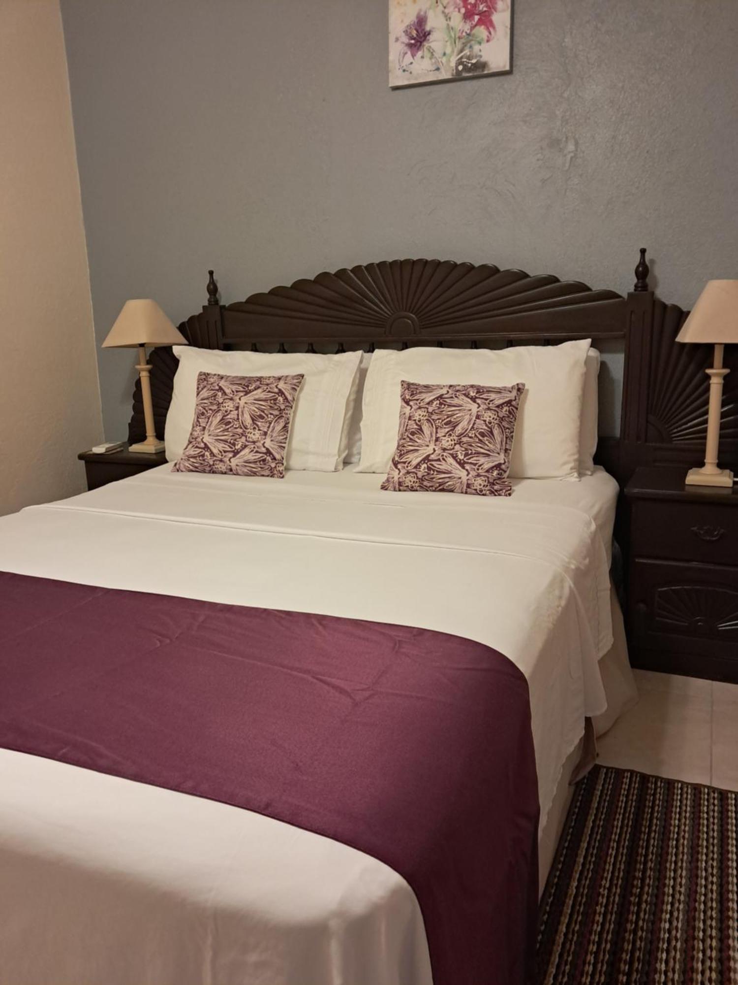 Michand Guest Apartments- Cozy One Or Two Bedroom- 5 Walk Minutes From Airport 10 Mins Drive To Oistins Or Beach Christchurch Exterior foto