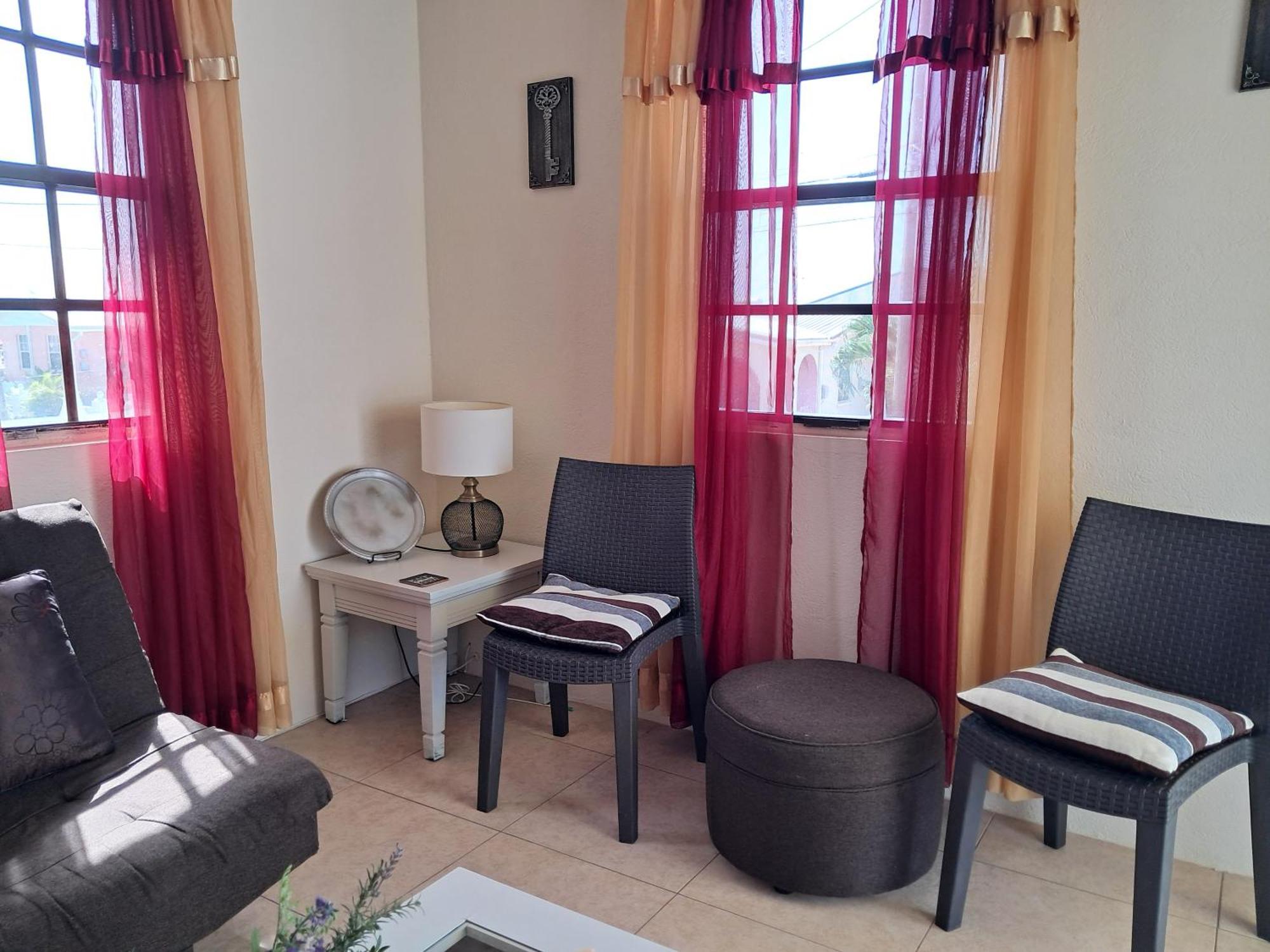 Michand Guest Apartments- Cozy One Or Two Bedroom- 5 Walk Minutes From Airport 10 Mins Drive To Oistins Or Beach Christchurch Exterior foto