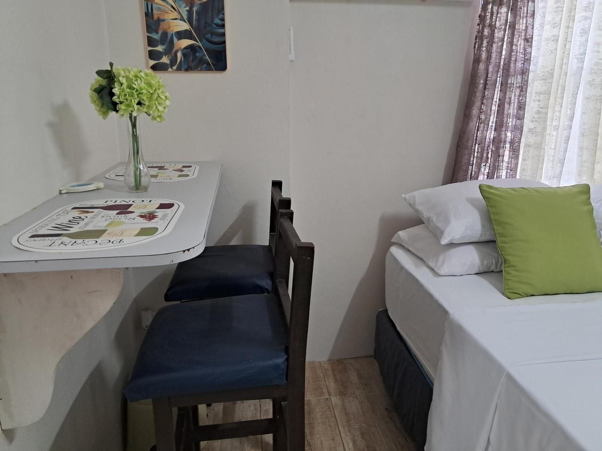 Michand Guest Apartments- Cozy One Or Two Bedroom- 5 Walk Minutes From Airport 10 Mins Drive To Oistins Or Beach Christchurch Exterior foto