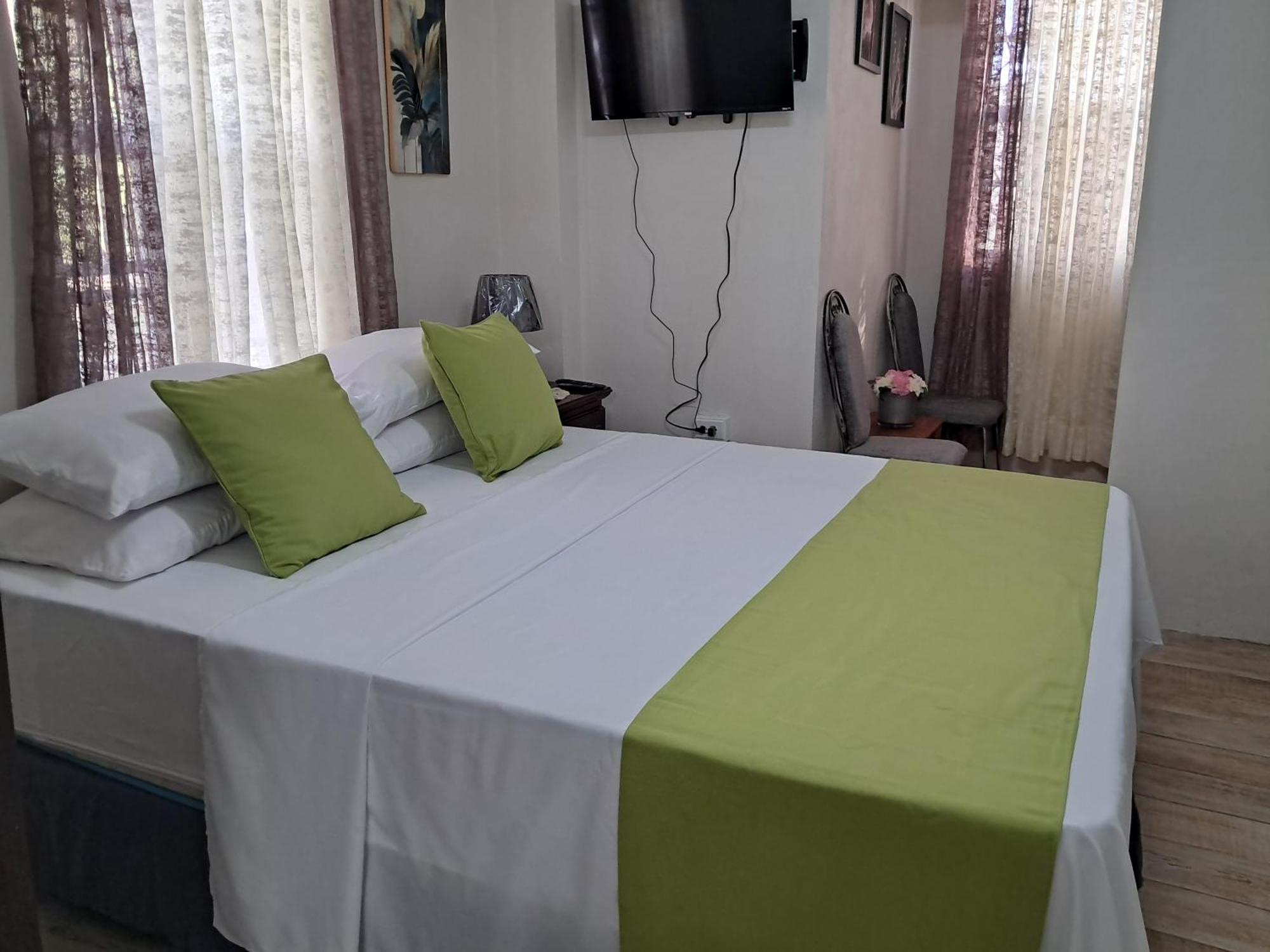 Michand Guest Apartments- Cozy One Or Two Bedroom- 5 Walk Minutes From Airport 10 Mins Drive To Oistins Or Beach Christchurch Exterior foto