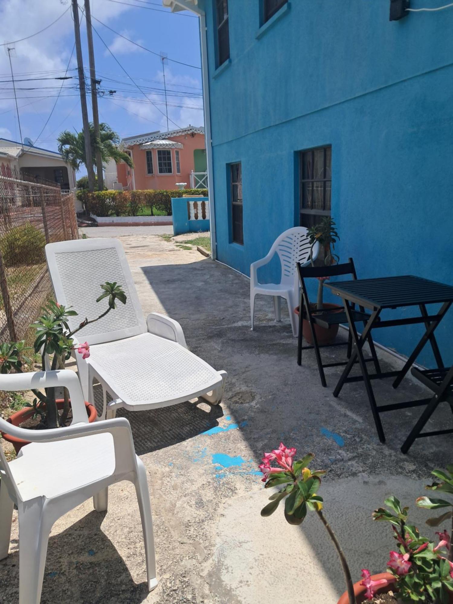 Michand Guest Apartments- Cozy One Or Two Bedroom- 5 Walk Minutes From Airport 10 Mins Drive To Oistins Or Beach Christchurch Exterior foto